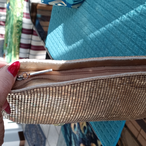 Guess Mesh Cosmetic Case - Picture 5 of 12